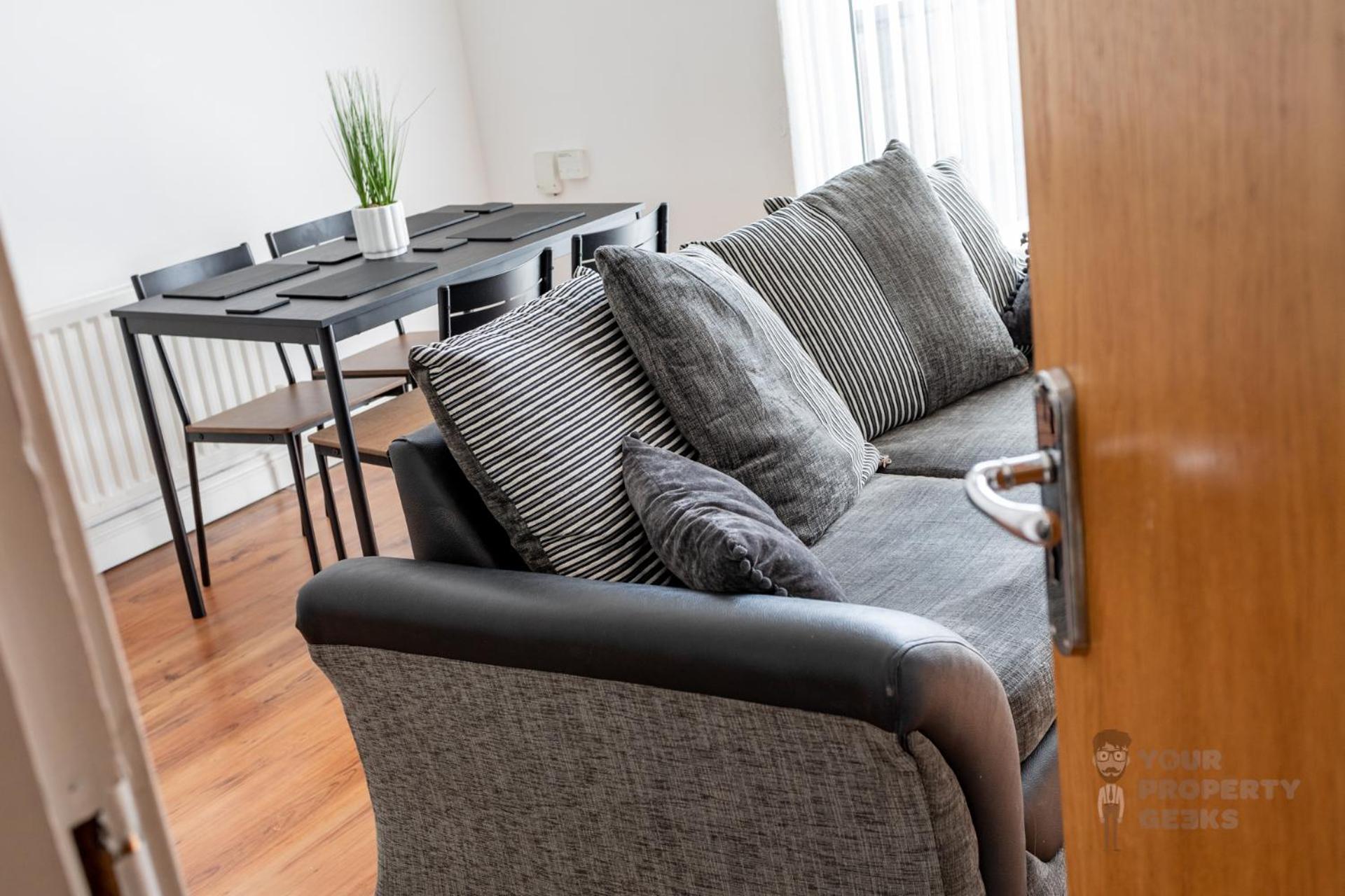 Attic Style 2 Bed Duplex Apartment With Rooftop Patio Belfast Exterior photo