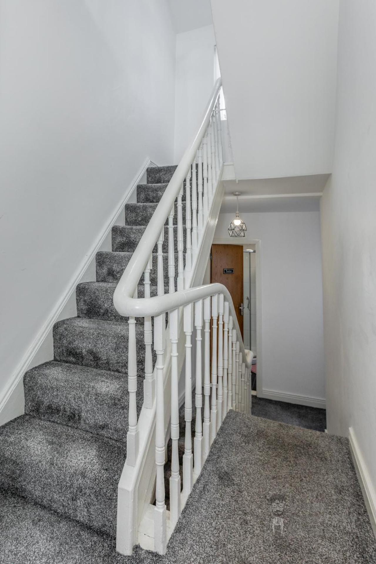 Attic Style 2 Bed Duplex Apartment With Rooftop Patio Belfast Exterior photo
